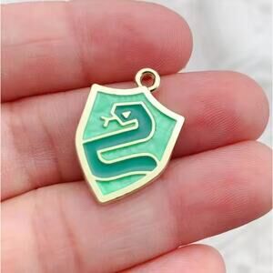 Harry Potter Hogwarts Slytherin Enamel Pendant 113-4